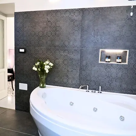 Gasthuis Palazzo Sozzi Luxury - Antico Splendore Nel Cuore Di