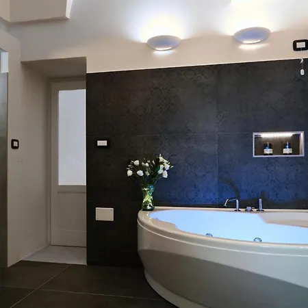 Palazzo Sozzi Luxury - Antico Splendore Nel Cuore Di Affittacamere